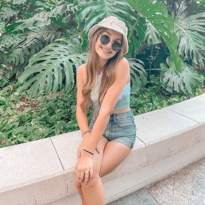 Meet your Posher, Kayla